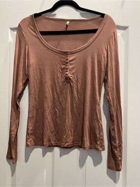 HALARA Dusty Mauve Long-Sleeve Scoop Henley Top